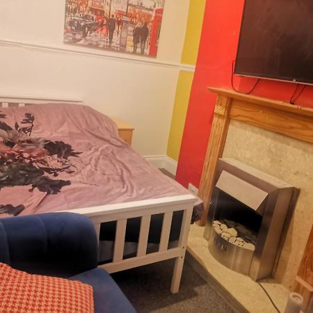 The Superhost - 4 Bedroom House サンダーランド エクステリア 写真
