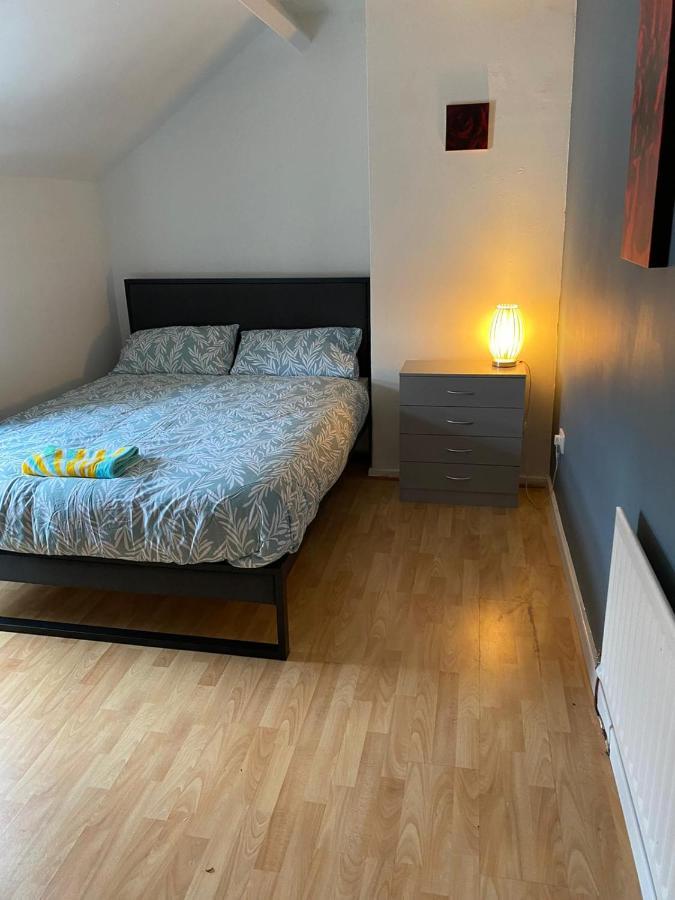 The Superhost - 4 Bedroom House サンダーランド エクステリア 写真