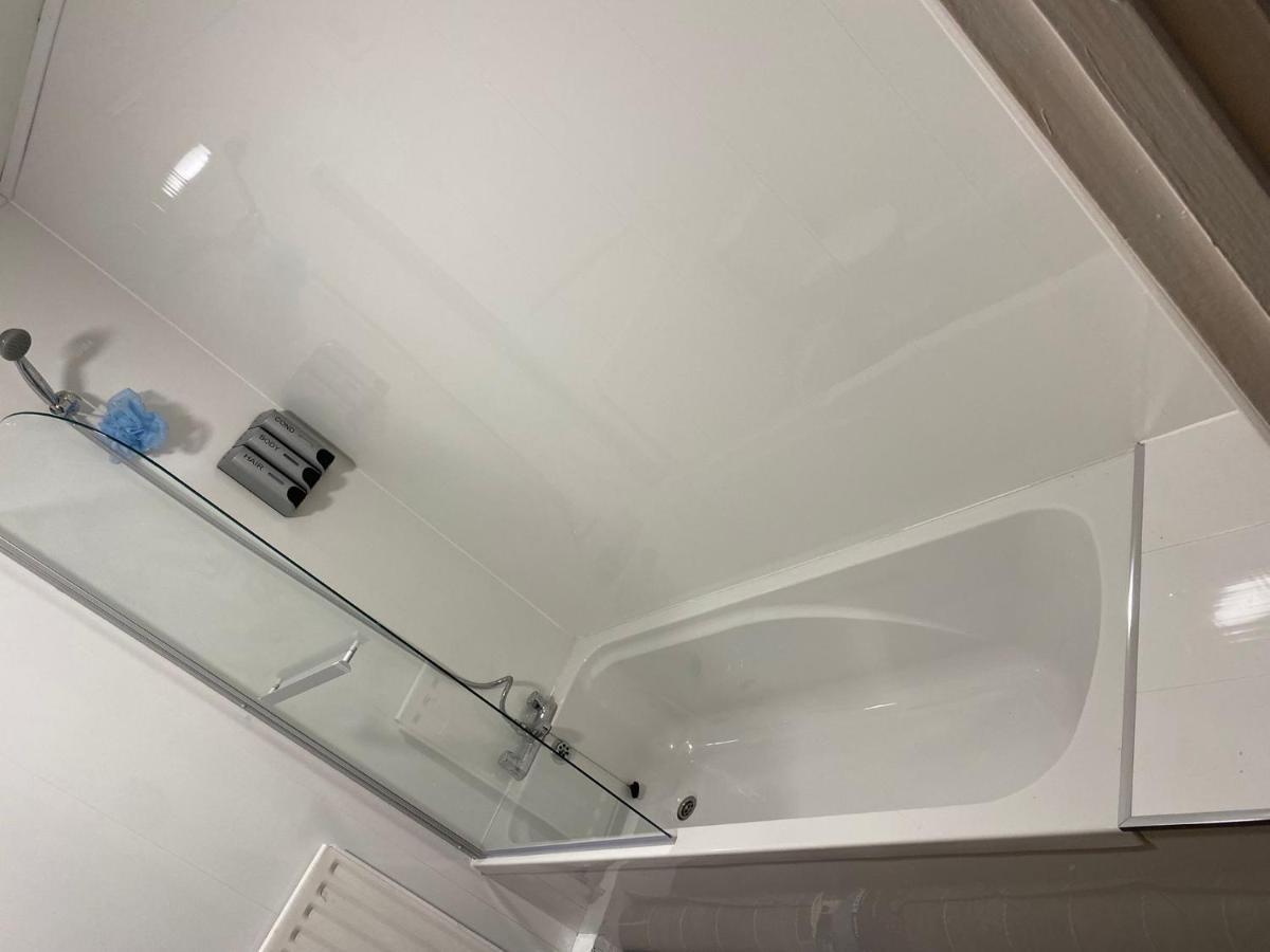 The Superhost - 4 Bedroom House サンダーランド エクステリア 写真