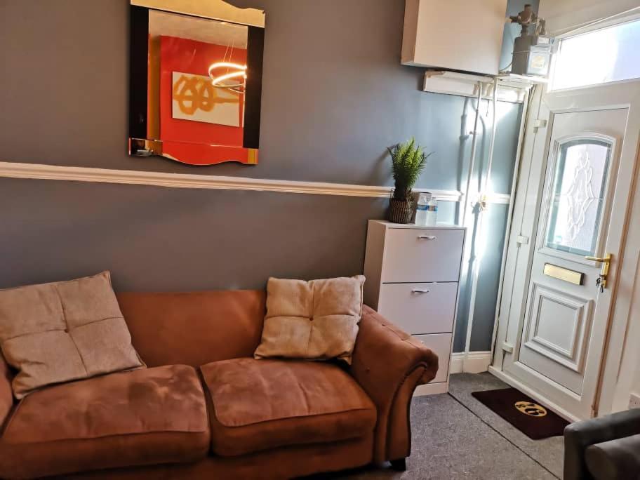 The Superhost - 4 Bedroom House サンダーランド エクステリア 写真
