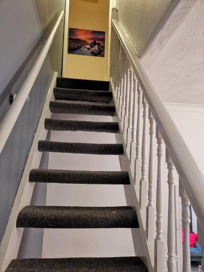 The Superhost - 4 Bedroom House サンダーランド エクステリア 写真