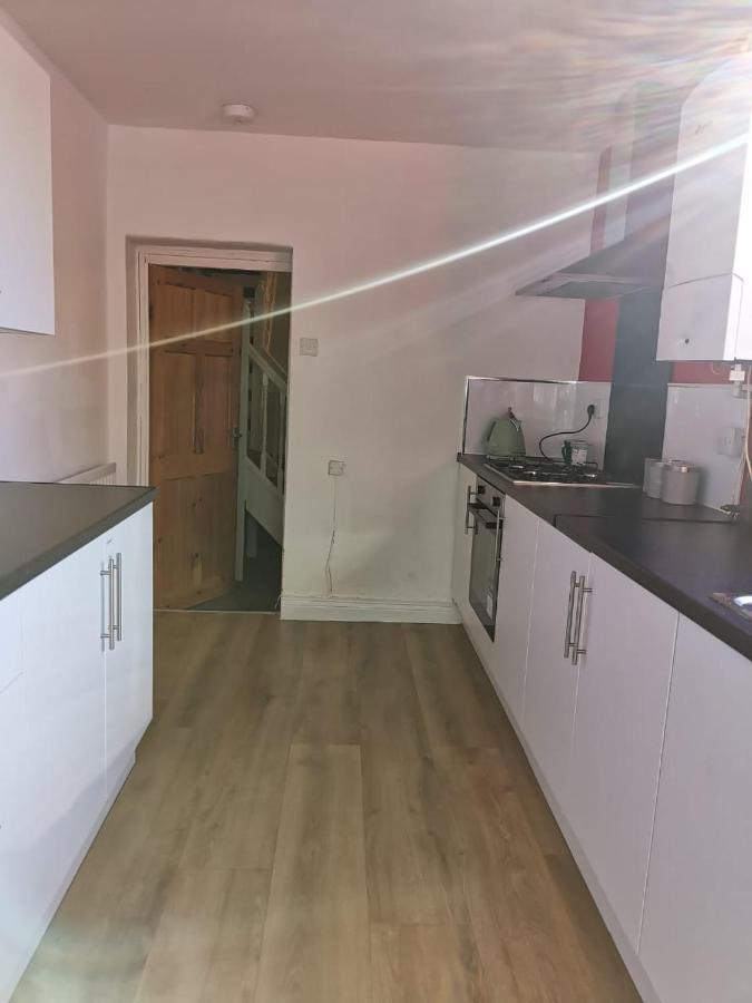 The Superhost - 4 Bedroom House サンダーランド エクステリア 写真