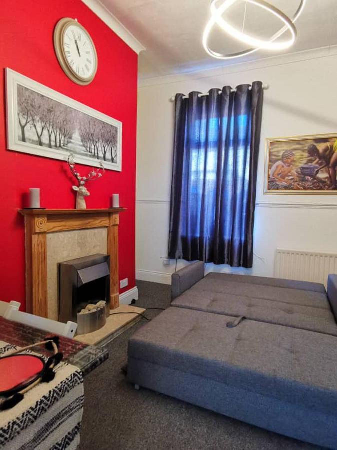 The Superhost - 4 Bedroom House サンダーランド エクステリア 写真