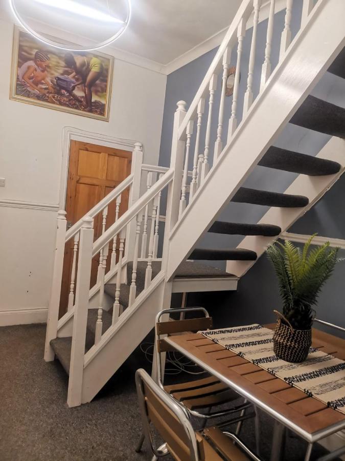 The Superhost - 4 Bedroom House サンダーランド エクステリア 写真