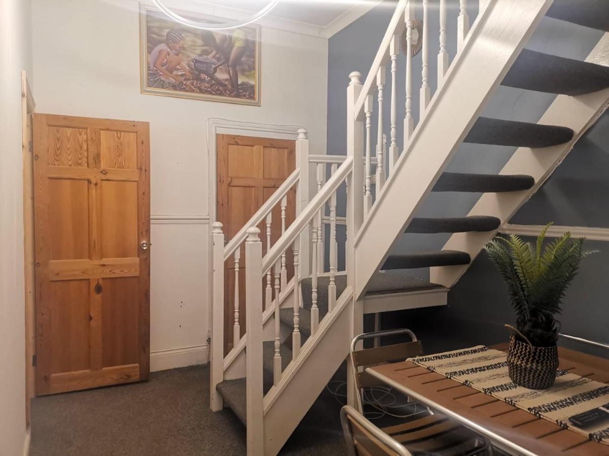 The Superhost - 4 Bedroom House サンダーランド エクステリア 写真