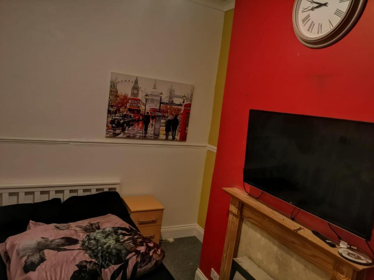 The Superhost - 4 Bedroom House サンダーランド エクステリア 写真