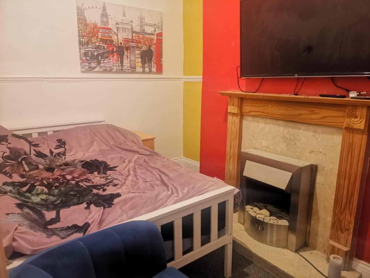 The Superhost - 4 Bedroom House サンダーランド エクステリア 写真