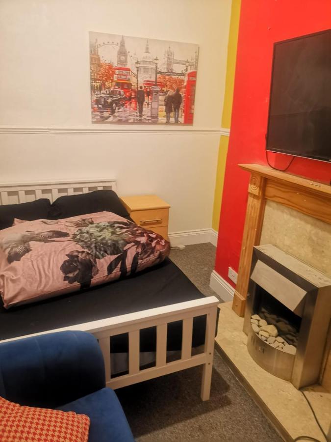 The Superhost - 4 Bedroom House サンダーランド エクステリア 写真